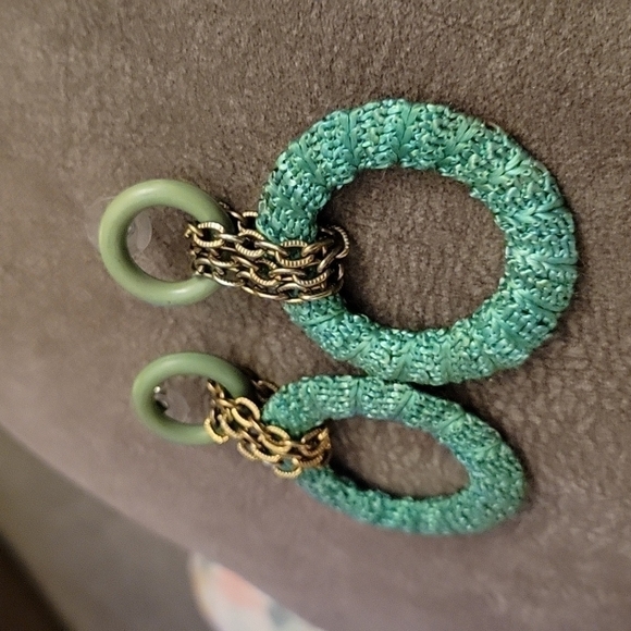VTG 1970s Jumbo Green Gimp Ribbon Chain Circle Earrings - Picture 5 of 6